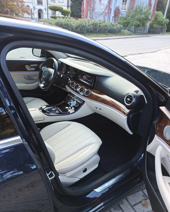 Mercedes-Benz Klasa E cena 110000 przebieg: 68000, rok produkcji 2017 z Głuchołazy małe 352